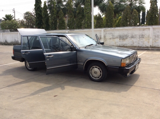 ขายรถ Volvo 760 GLE เครื่องเดิม 2.4 เกียร์ธรรมดา ติดแก๊สLPG เพาเวอร์ ไฟฟ้าทั้งคัน ภายในเดิมๆเบาะหนังแท้เดิมๆสะอาด แอร์เย็นวิทยุพร้อม ระบบไมล์ใช้ได้หมด ตัวถังเดิมๆทรงเดิมดีมากไม่มีชน แม็กเดิมๆ รถขับดีเลยครับ พร้อมใช้งาน ขับกลับได้เลยครับ ขายถูก