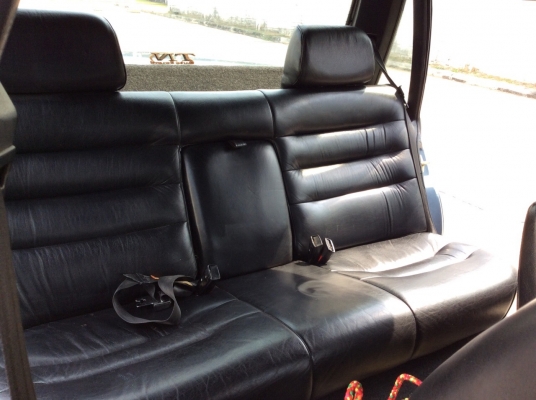 ขายรถ Volvo 760 GLE เครื่องเดิม 2.4 เกียร์ธรรมดา ติดแก๊สLPG เพาเวอร์ ไฟฟ้าทั้งคัน ภายในเดิมๆเบาะหนังแท้เดิมๆสะอาด แอร์เย็นวิทยุพร้อม ระบบไมล์ใช้ได้หมด ตัวถังเดิมๆทรงเดิมดีมากไม่มีชน แม็กเดิมๆ รถขับดีเลยครับ พร้อมใช้งาน ขับกลับได้เลยครับ ขายถูก