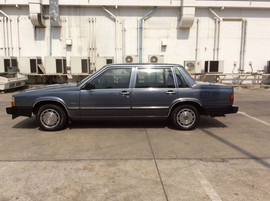 ขายรถ Volvo 760 GLE เครื่องเดิม 2.4 เกียร์ธรรมดา ติดแก๊สLPG เพาเวอร์ ไฟฟ้าทั้งคัน ภายในเดิมๆเบาะหนังแท้เดิมๆสะอาด แอร์เย็นวิทยุพร้อม ระบบไมล์ใช้ได้หมด ตัวถังเดิมๆทรงเดิมดีมากไม่มีชน แม็กเดิมๆ รถขับดีเลยครับ พร้อมใช้งาน ขับกลับได้เลยครับ ขายถูก