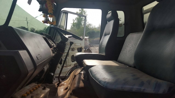 รถสิบล้อ เทนเลอร์ hino FD  สองเพลายางขอบ 16 เครื่อง HO7C เทอร์โบ รถพร้อมใช้งาน เอกสารพร้อมโอน