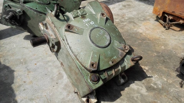 วอร์มเกียร์ทดแนวคว่ำ Bellpony Made in JAPAN เบอร์ 100 ทด 1:10 สภาพสวยพร้อมใช้งาน