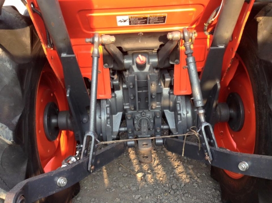 คูโบต้า L3608 4 WD พร้อมใบมีดดันหน้า เล่มทะเบียนพร้อม จดทะเบียน ธ.ค.2555