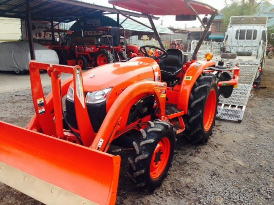 คูโบต้า L3608 4 WD พร้อมใบมีดดันหน้า เล่มทะเบียนพร้อม จดทะเบียน ธ.ค.2555