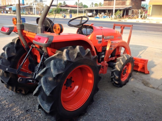 คูโบต้า L3608 4 WD พร้อมใบมีดดันหน้า เล่มทะเบียนพร้อม จดทะเบียน ธ.ค.2555