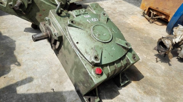 วอร์มเกียร์ทดแนวคว่ำ Bellpony Made in JAPAN เบอร์ 100 ทด 1:60 สภาพสวยพร้อมใช้งาน