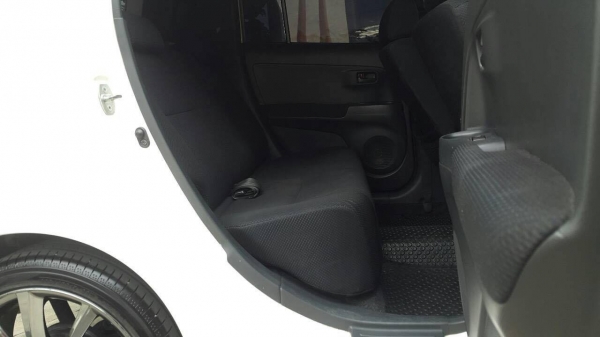 Toyota BB สีขาวมุก รถแท้ วิ่งน้อย สภาพสวยจัด บอกเลยค่ะ