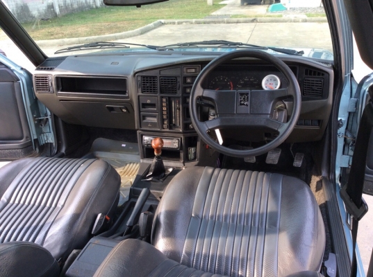 ขายรถมือเดียวสวยมาก เปอร์โย 505 GR ปี90 เครื่องเดิม 2.0 เกียร์ธรรมดา ติดแก๊สLPG เพาเวอร์เบามาก เซ็นทรัลล๊อค ภายในเดิมๆสวยมาก ระบบไมล์ใช้ได้หมด แอร์หนาวคอมแอร์ใหม่ ระบบไฟใช้ได้หมด ตัวถังเดิมๆสวยมากไม่มีชน สีทำใหม่เงาสวยทั้งคัน แม็กเดิมๆยางดี รถขับดีมากๆ มื