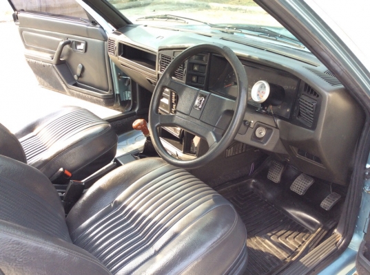 ขายรถมือเดียวสวยมาก เปอร์โย 505 GR ปี90 เครื่องเดิม 2.0 เกียร์ธรรมดา ติดแก๊สLPG เพาเวอร์เบามาก เซ็นทรัลล๊อค ภายในเดิมๆสวยมาก ระบบไมล์ใช้ได้หมด แอร์หนาวคอมแอร์ใหม่ ระบบไฟใช้ได้หมด ตัวถังเดิมๆสวยมากไม่มีชน สีทำใหม่เงาสวยทั้งคัน แม็กเดิมๆยางดี รถขับดีมากๆ มื