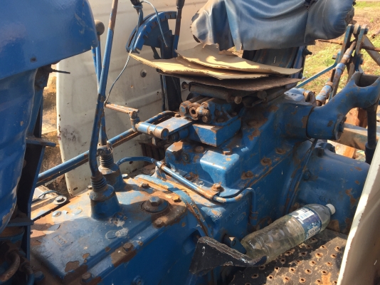 Ford6610 เสื้อลาย ปั้มเหลี่ยมไอดีกลม โนบุ้คนะครับขายตามสภาพ Ford6610 เสื้อลาย ปั้มเหลี่ยมไอดีกลม โนบุ้คนะครับขายตามสภาพ