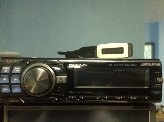 Alpine CDA-106Ji รุ่นใหญ่ USB IPOD MP3 CD กราฟฟิกจอ ปรีเอ้า3ชุด ลูกเล่นเยอะ คุมกล่องCD มือ2 ญี่ปุ่น