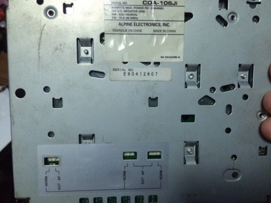 Alpine CDA-106Ji รุ่นใหญ่ USB IPOD MP3 CD กราฟฟิกจอ ปรีเอ้า3ชุด ลูกเล่นเยอะ คุมกล่องCD มือ2 ญี่ปุ่น