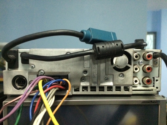 Alpine CDA-106Ji รุ่นใหญ่ USB IPOD MP3 CD กราฟฟิกจอ ปรีเอ้า3ชุด ลูกเล่นเยอะ คุมกล่องCD มือ2 ญี่ปุ่น