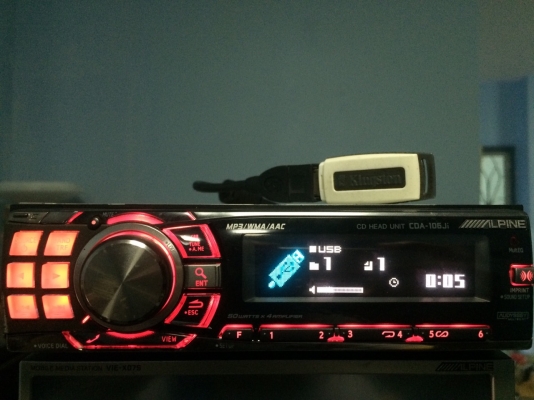 Alpine CDA-106Ji รุ่นใหญ่ USB IPOD MP3 CD กราฟฟิกจอ ปรีเอ้า3ชุด ลูกเล่นเยอะ คุมกล่องCD มือ2 ญี่ปุ่น