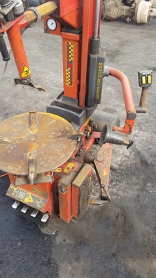 ขาย - เครื่องเปลี่ยนยาง ถอดยาง MONDOLFO FERRO AE 620 มือสองเก่านอก ครับ