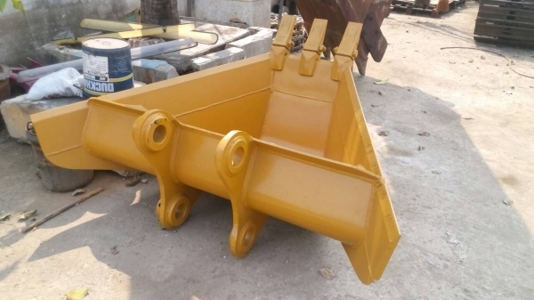 ขายและรับสั่งทำบุ้งกี้ รถแมคโค รับสั่งทำบุ้งกี้ตักดิน ขนาดแล้วแต่ความต้องการ   ทุกรุ่นทุกขนาดรถเล็ก รถใหญ่ รับประกันความเเข็งแรง เชื่อมโดยเครื่องเชื่อมอัตโมมัติ