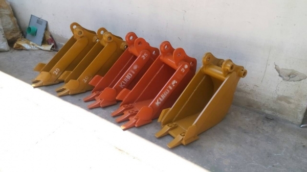 ขายคับบุ้งกี้วางท่อประปา รถแมคโคเล็ก ขนาดความกว้าง. 20-25-30. ซม. รับประกันความแข็งแรง