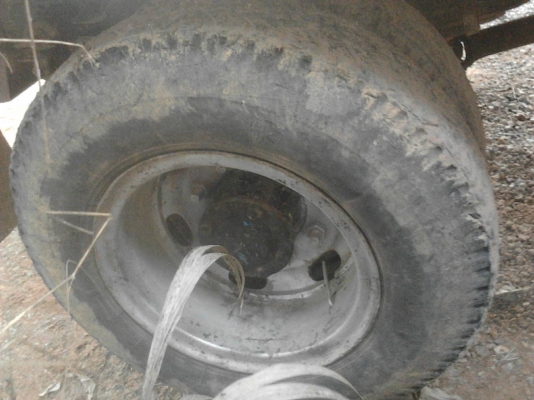 รถอีซูซุ หัวยาว 6 ล้อ ท้ายลาด เปลื่ยนเครื่อง 168 แรงม้า.   สนใจติดต่อ  081 - 6079515