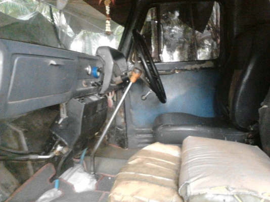 รถอีซูซุ หัวยาว 6 ล้อ ท้ายลาด เปลื่ยนเครื่อง 168 แรงม้า.   สนใจติดต่อ  081 - 6079515