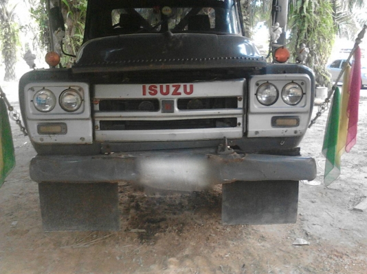 รถอีซูซุ หัวยาว 6 ล้อ ท้ายลาด เปลื่ยนเครื่อง 168 แรงม้า.   สนใจติดต่อ  081 - 6079515