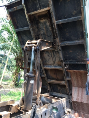 รถอีซูซุ 6 ล้อดั้ม FRR 190 แรงม้า  ปี 55.  ( รถวิ่ง 14x,xxx กม. )     สนใจติดต่อ  081 - 6079515