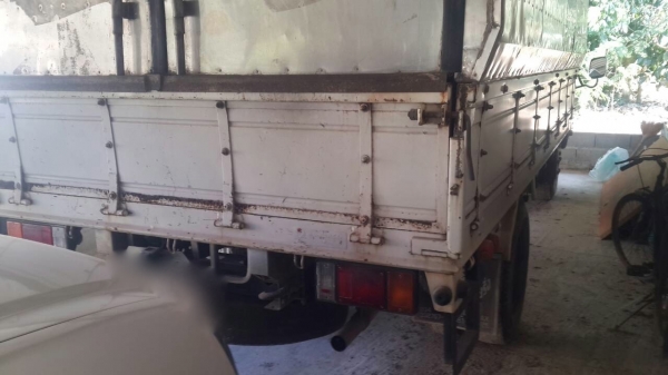 รถอีซูซู 6 ล้อ รั้ว ( ไม่ดั้ม ) NKR 130 แรงม้า. ปี 50.  ( รถวิ่ง 2xx,xxx กม. )    สนใจติดต่อ  081 - 6079515