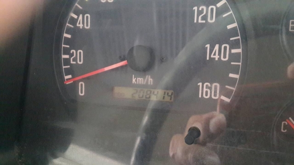 รถอีซูซู 6 ล้อ รั้ว ( ไม่ดั้ม ) NKR 130 แรงม้า. ปี 50.  ( รถวิ่ง 2xx,xxx กม. )    สนใจติดต่อ  081 - 6079515