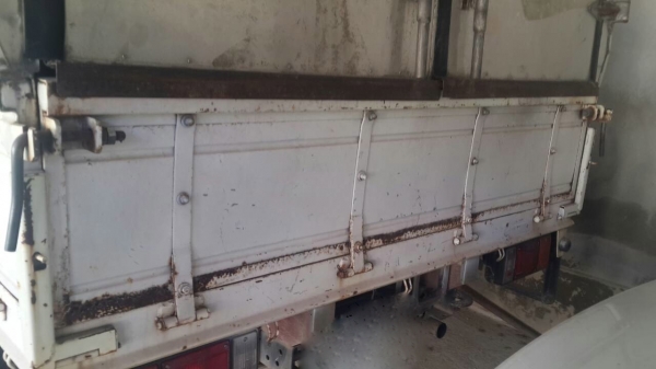 รถอีซูซู 6 ล้อ รั้ว ( ไม่ดั้ม ) NKR 130 แรงม้า. ปี 50.  ( รถวิ่ง 2xx,xxx กม. )    สนใจติดต่อ  081 - 6079515