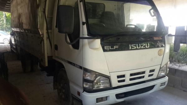 รถอีซูซู 6 ล้อ รั้ว ( ไม่ดั้ม ) NKR 130 แรงม้า. ปี 50.  ( รถวิ่ง 2xx,xxx กม. )    สนใจติดต่อ  081 - 6079515