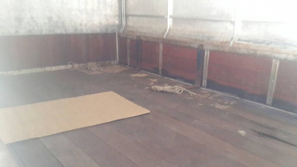 รถอีซูซู 6 ล้อ รั้ว ( ไม่ดั้ม ) NKR 130 แรงม้า. ปี 50.  ( รถวิ่ง 2xx,xxx กม. )    สนใจติดต่อ  081 - 6079515