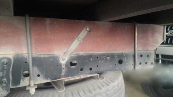 รถอีซูซู 6 ล้อ รั้ว ( ไม่ดั้ม ) NKR 130 แรงม้า. ปี 50.  ( รถวิ่ง 2xx,xxx กม. )    สนใจติดต่อ  081 - 6079515