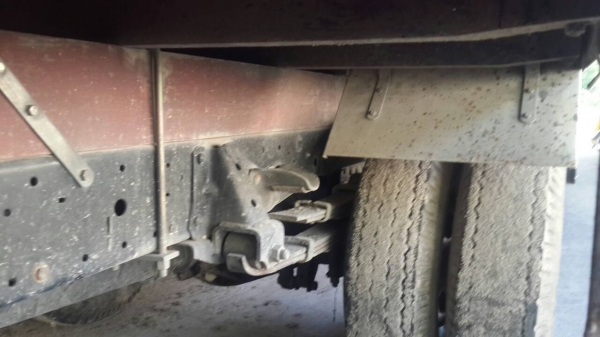 รถอีซูซู 6 ล้อ รั้ว ( ไม่ดั้ม ) NKR 130 แรงม้า. ปี 50.  ( รถวิ่ง 2xx,xxx กม. )    สนใจติดต่อ  081 - 6079515