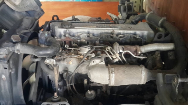 รถอีซูซู 6 ล้อ รั้ว ( ไม่ดั้ม ) NKR 130 แรงม้า. ปี 50.  ( รถวิ่ง 2xx,xxx กม. )    สนใจติดต่อ  081 - 6079515