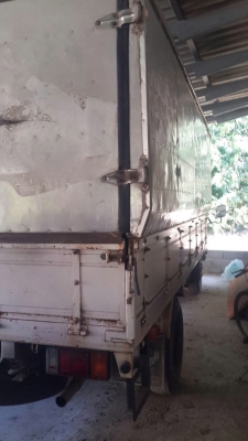 รถอีซูซู 6 ล้อ รั้ว ( ไม่ดั้ม ) NKR 130 แรงม้า. ปี 50.  ( รถวิ่ง 2xx,xxx กม. )    สนใจติดต่อ  081 - 6079515