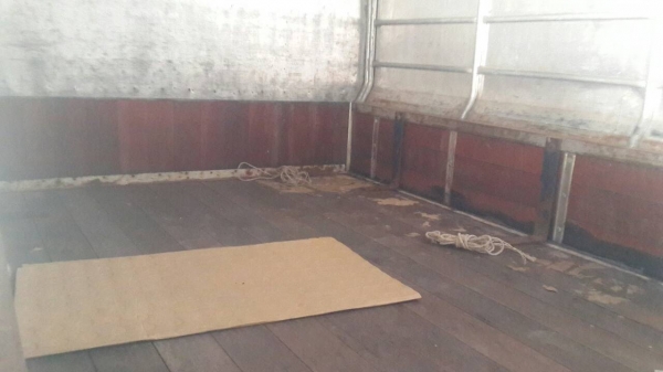 รถอีซูซู 6 ล้อ รั้ว ( ไม่ดั้ม ) NKR 130 แรงม้า. ปี 50.  ( รถวิ่ง 2xx,xxx กม. )    สนใจติดต่อ  081 - 6079515