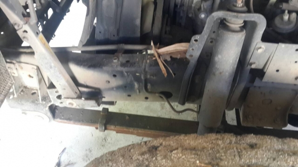 รถอีซูซู 6 ล้อ รั้ว ( ไม่ดั้ม ) NKR 130 แรงม้า. ปี 50.  ( รถวิ่ง 2xx,xxx กม. )    สนใจติดต่อ  081 - 6079515