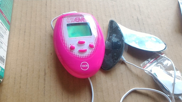 POKE  EMS  FACE  SHAPE เครื่องกระชับกระตุ้นผิวหน้าด้วยระบบไฟฟ้าอ่อนๆ