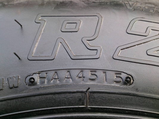 ขายยางถอดป้ายแดง 700R16 พร้อมกะทะเหล็ก 6 รูขอบ16 ยางบริดสโตน  ยางสัปดาห์ที่45ปี15 ตุ่มหน้ายางสีอยู่ครบใหม่ๆ จำนวน 6  เส้น