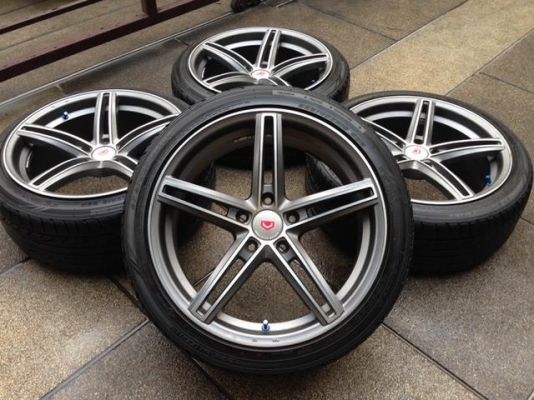 ล้อ Vossen ขอบ18 สภาพสวยมาก ไม่มีซ่อม พร้อมยาง 225 40 18 ดอกเต็ม ใช้กันยาว