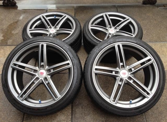 ล้อ Vossen ขอบ18 สภาพสวยมาก ไม่มีซ่อม พร้อมยาง 225 40 18 ดอกเต็ม ใช้กันยาว