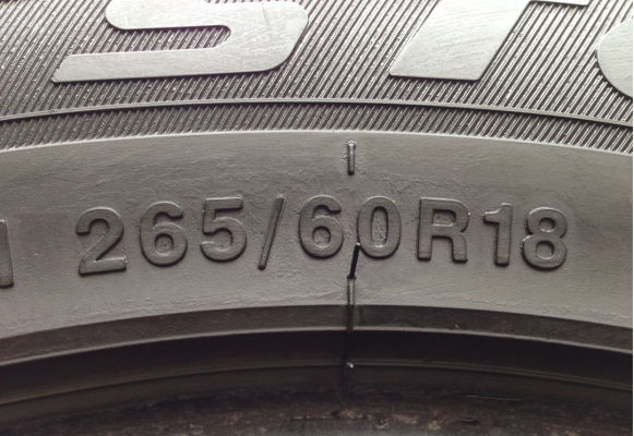 ยาง Deestone 265 60 18 ปี13 ดอกเต็ม ไม่มีปะ ใช้กันยาว ราคาไม่แพง