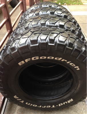ยาง Mud BF goodrich KM2 245 75 16 กลางปี12 พร้อมใช้งาน ราคาไม่แพง