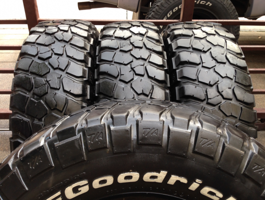 ยาง Mud BF goodrich KM2 245 75 16 กลางปี12 พร้อมใช้งาน ราคาไม่แพง