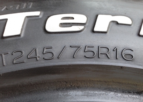 ยาง Mud BF goodrich KM2 245 75 16 กลางปี12 พร้อมใช้งาน ราคาไม่แพง