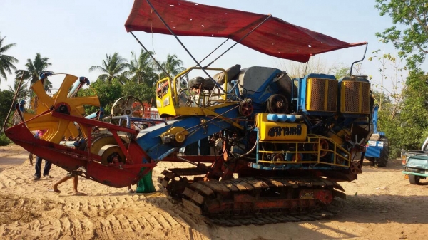 ขาย (175,000บาท) รถเกี่ยวรองกระสอบ ศักดิ์พัฒนาบิ๊ก37เดิมๆสภาพดีพร้อมใช้งาน