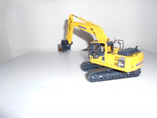 ขายโมเดล KOMATSU PC200-8 สเกล 1:50