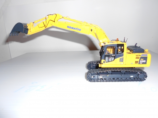 ขายโมเดล KOMATSU PC200-8 สเกล 1:50