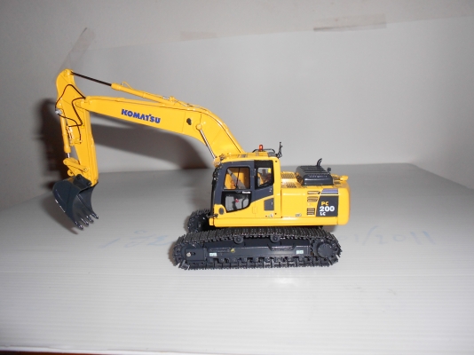 ขายโมเดล KOMATSU PC200-8 สเกล 1:50