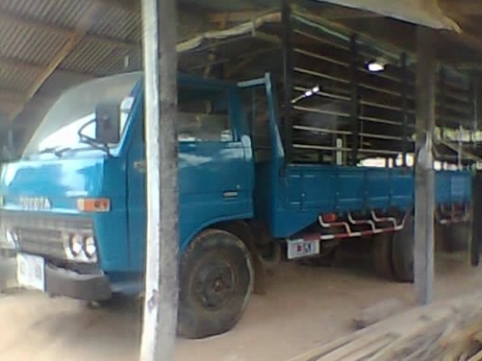 TOYOTA DYNA BU30 - 85 HP 2C กระบะคอกเหล็กยาว 4.30 เมตร สภาพสวยใหม่ทั้งคัน เครื่องแห้งแรงดี หัวบางเดิมๆไม่มีผุ ช่วงล่างคัชซีสวยมากไม่มีดาม ยางสภาพดี 6 เส้นประมาณ 70\% เอกสารทะเบียนชุดโอนครบพร้อมไม่มีขาด ราคาต่อรองได้ครับ