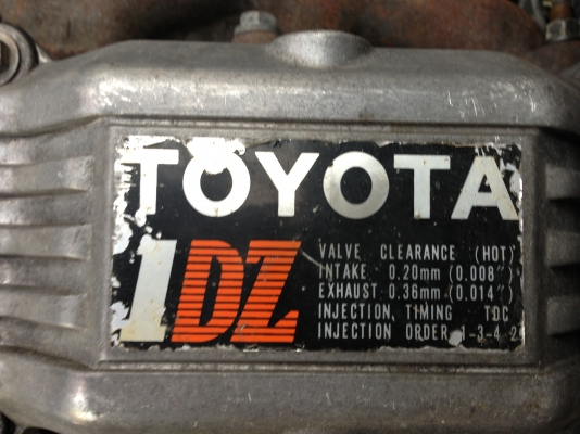 ขายโฟล์คลิฟท์ ขนาด 2 ตัน ยี่ห้อTOYOTA รุ่น 5FD20 เสา 3 เมตร เครื่องดีเชล เกียร์ธรรมดา เสาสูง 3 เมตร งายาวมาตรฐาน ยางตัน เครื่องยนต์ 1DZ เครื่องตัวใหม่ของ TOYOTA รุ่น5 เครื่องเดิมๆ แน่นมากๆ สตาร์ทติดงาน ไมีมีควัน เครื่องแห้งสนิท ไม่มีรั่วซึม ปั๊มไฮดรอลิค เ