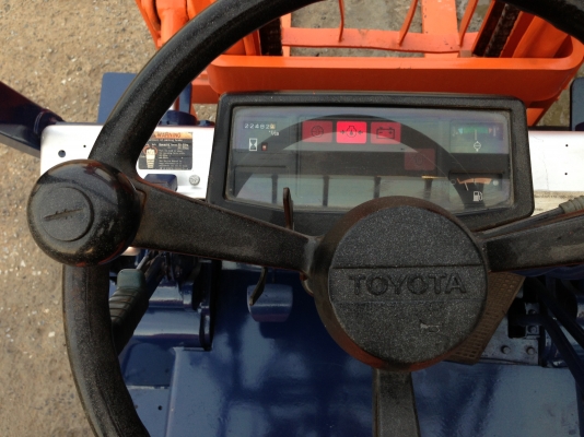 ขายโฟล์คลิฟท์ ขนาด 2 ตัน ยี่ห้อTOYOTA รุ่น 5FD20 เสา 3 เมตร เครื่องดีเชล เกียร์ธรรมดา เสาสูง 3 เมตร งายาวมาตรฐาน ยางตัน เครื่องยนต์ 1DZ เครื่องตัวใหม่ของ TOYOTA รุ่น5 เครื่องเดิมๆ แน่นมากๆ สตาร์ทติดงาน ไมีมีควัน เครื่องแห้งสนิท ไม่มีรั่วซึม ปั๊มไฮดรอลิค เ